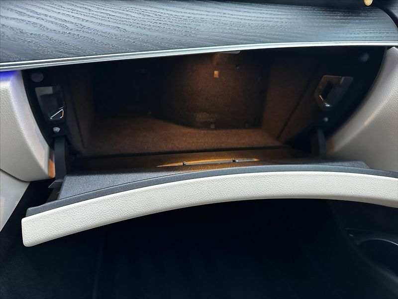 Mercedes-Benz Třídy E 2,0 220D 143kW - fotka 39 z 44