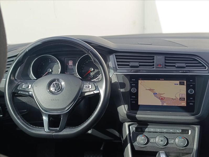 Volkswagen Tiguan 2,0 TDi R-Line DSG 4x4 Navi ČR - fotka 16 z 33