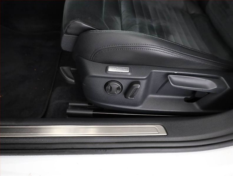 Volkswagen Passat (2018) R-Line 2.0 TDI, Automat, Kůže - fotka 19 z 21