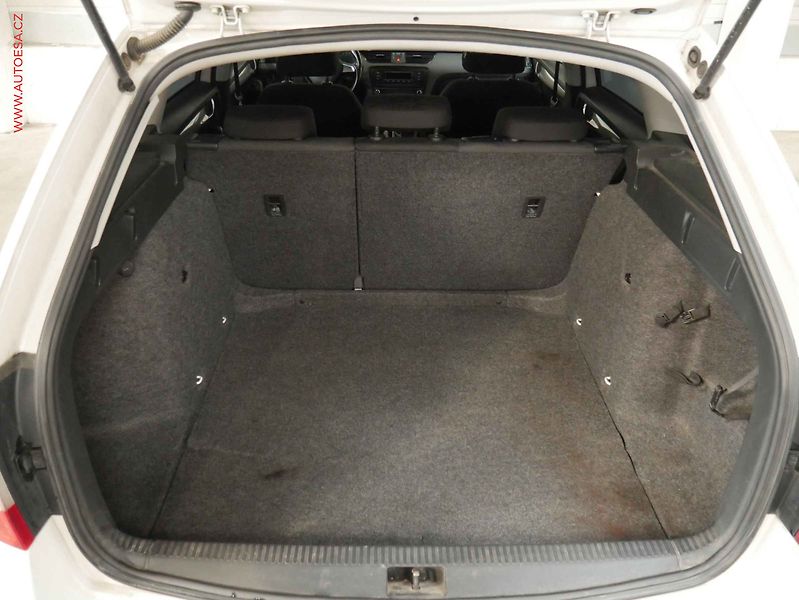 Škoda Octavia (2014) 1.6TDi, ČR, AC, park.asist - fotka 7 z 15