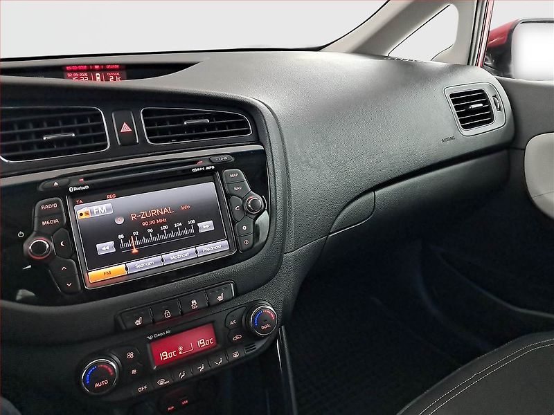 Kia Ceed (2015) 1.6 CRDi, Serv.kniha, Navi - fotka 12 z 21