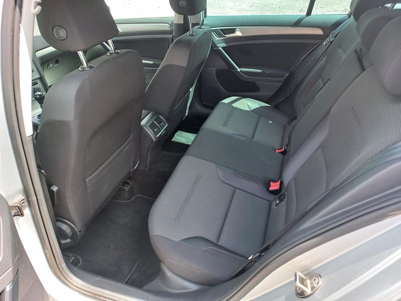 Volkswagen Golf (2014) 1.6TDi 77kW - fotka 11 z 20