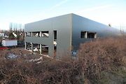 Výstavba prostor u brněnské ulice Markéty Kuncové, kde bude v budoucnu druhý Tesla store v České republice.