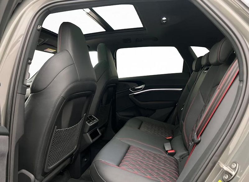 Audi Q8 e-tron 55 Q 360k Pano Matrix 4 zóny   - fotka 31 z 36