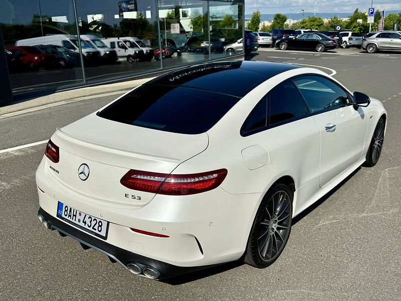Mercedes-Benz Třídy E (2020) 53 AMG 4MATIC+ kupé - fotka 58 z 58