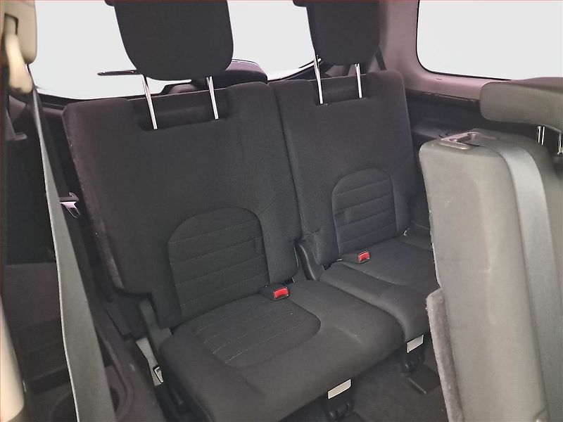 Nissan Pathfinder (2010) 2.5 dCi, 4X4, 7 míst - fotka 17 z 17
