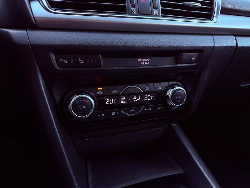 Mazda 3 2.0 Skyactiv Sports-Line Aut. - fotka 23 z 28