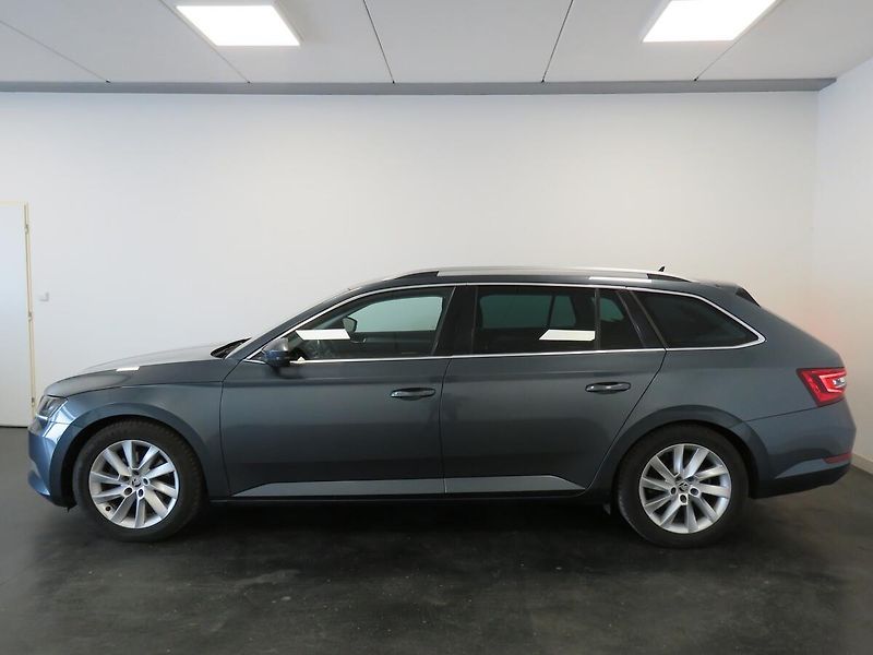 Škoda Superb - fotka 3 z 25