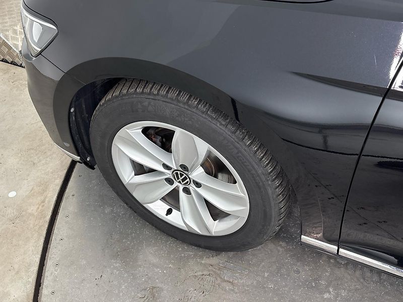 Volkswagen Passat Elegance DSG - fotka 25 z 28