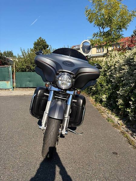 Harley-Davidson FLHX Street Glide (2012) - fotka 7 z 17