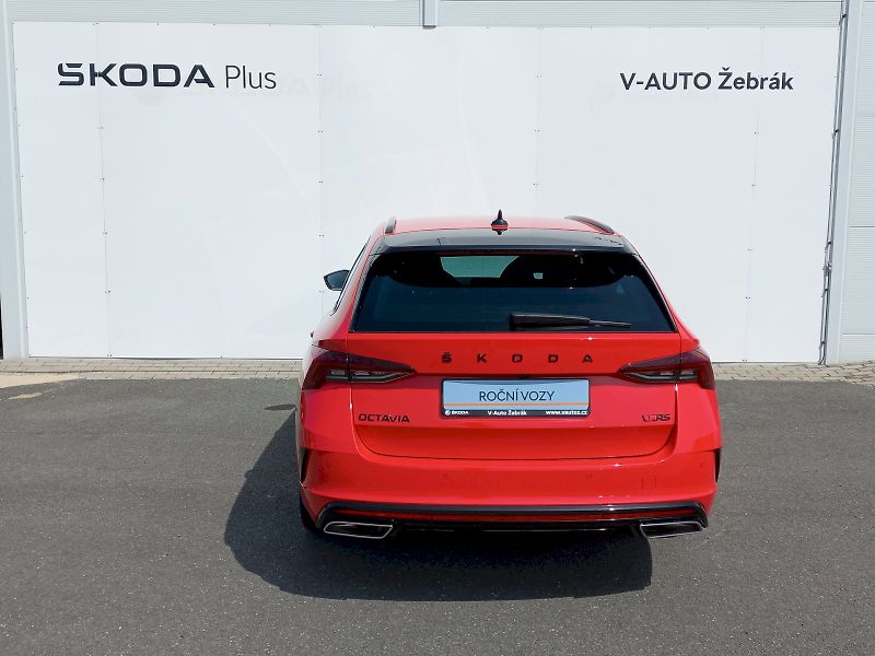 Škoda Octavia (2023) COMBI RS  2,0TSI DSG - fotka 9 z 26