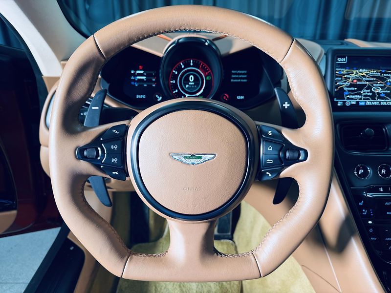 Aston Martin DBS (2019) 5.2.V12*Q*SUPERLEGGERA*CERAM - fotka 32 z 50
