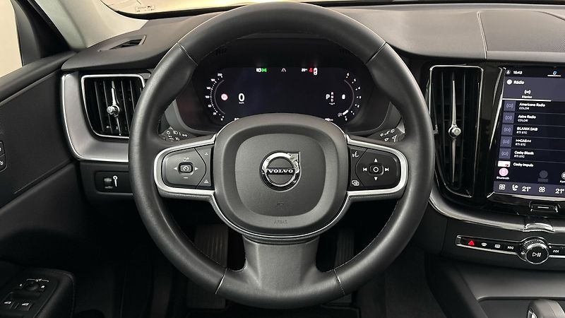 Volvo XC60 2.0 B4 AUT AWD Momentum Pro - fotka 9 z 31