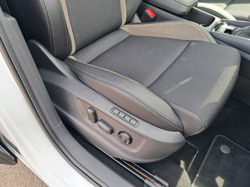 Škoda Karoq (2025) Top SELECTION 2.0 TDI / 110 kW - fotka 27 z 33
