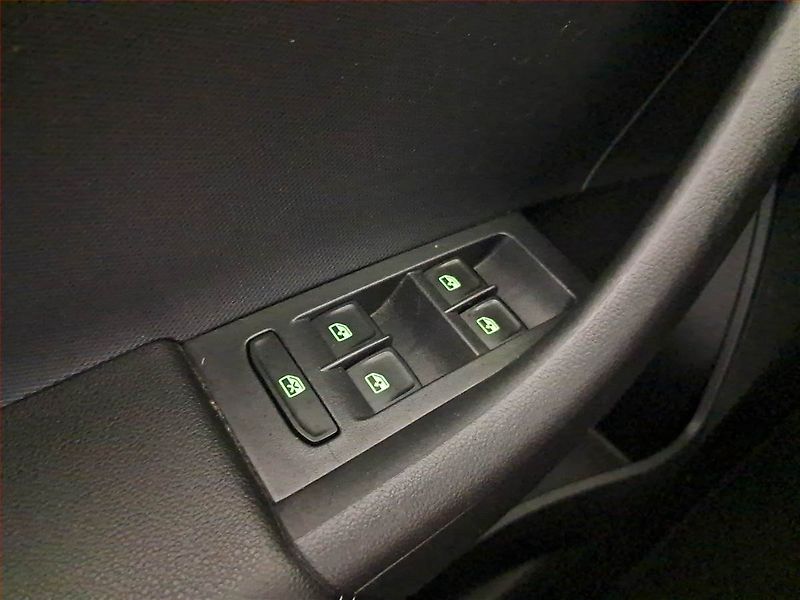 Škoda Rapid (2017) Style 1.0 TSI, Serv.kniha - fotka 16 z 23