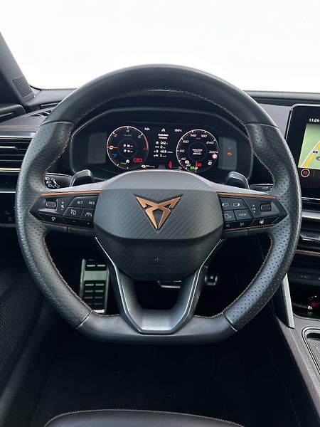 Cupra Leon 1.4 TSI e-Hybrid 150kW TZ DPH - fotka 9 z 29