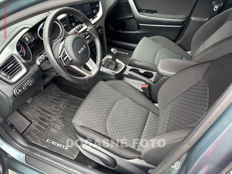 Kia Ceed (2024) 1.5 TGDi, 1.maj,ČR, servis - fotka 3 z 3
