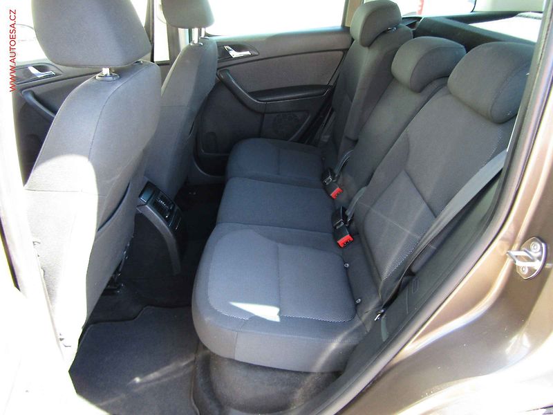 Škoda Yeti (2010) 2.0 TDi 4x4, AC, tempo, park - fotka 10 z 17