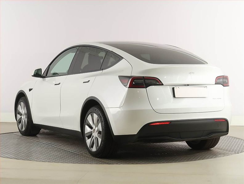 Tesla Model Y (2023) Long Range AWD 79kWh, SoH 93% - fotka 4 z 33
