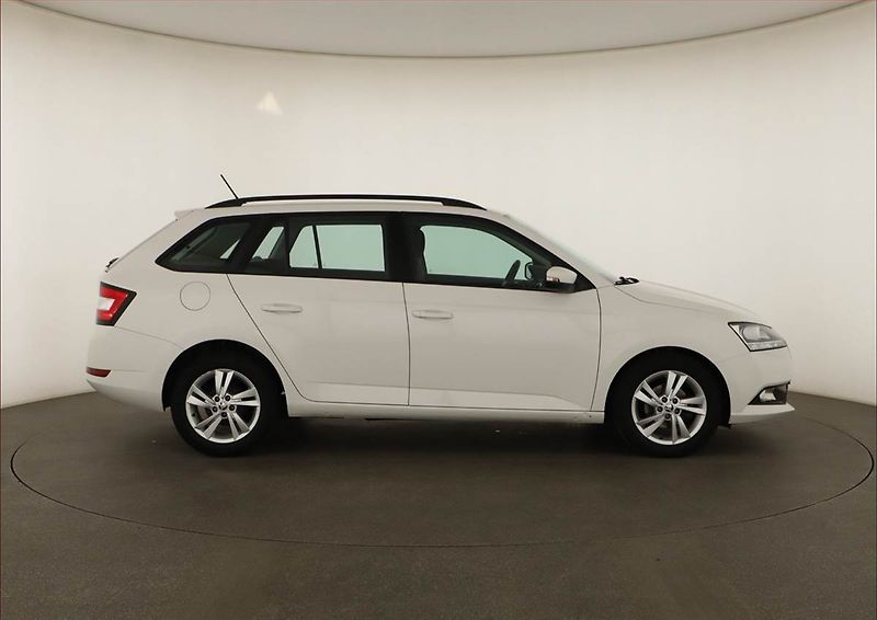 Škoda Fabia (2022) Ambition 1.0 TSI, ČR,1.maj - fotka 6 z 16