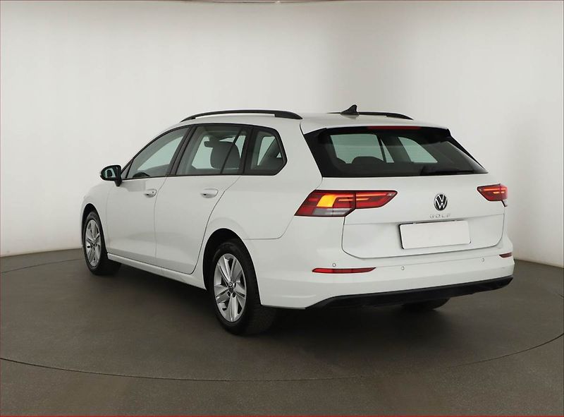 Volkswagen Golf (2024) Life 1.0 TSI - fotka 4 z 19