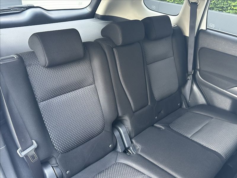 Mitsubishi Outlander 2,0 150PS  Intense A/T 4x4 - fotka 20 z 53