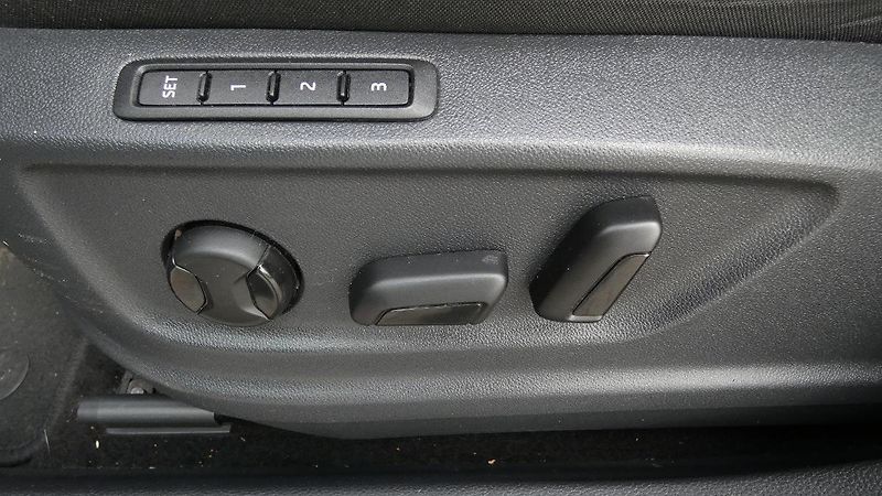 Škoda Karoq 2.0 TDI 110 kW Style 4x4 DSG - fotka 19 z 24