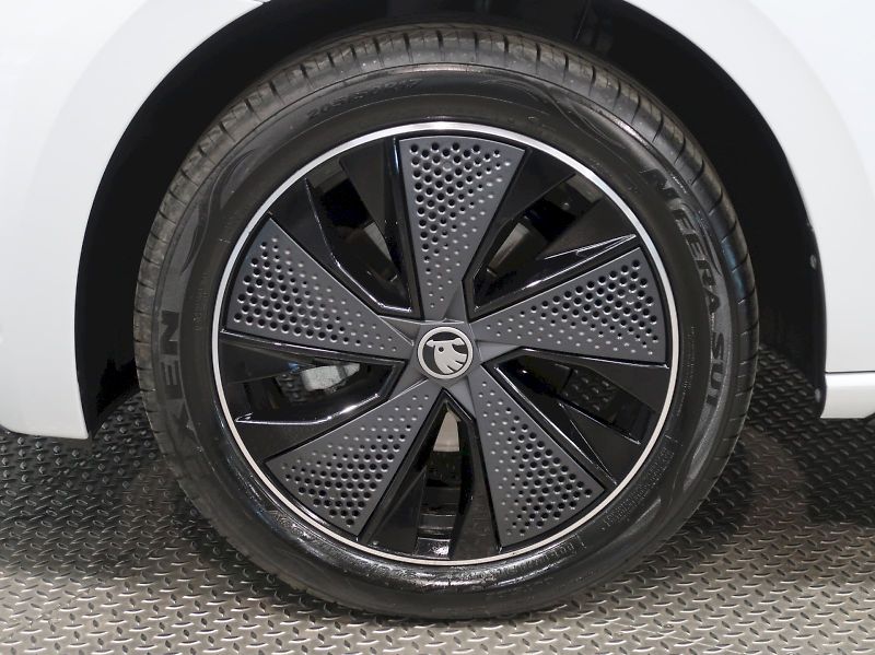 Škoda Scala (2025) MONTE CARLO 1.0TSI 85KW DSG - fotka 12 z 39