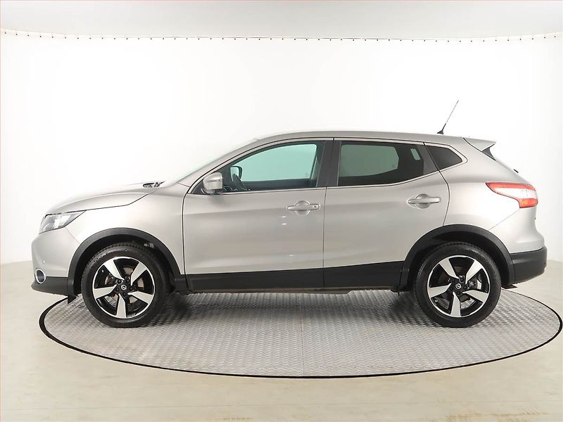 Nissan Qashqai (2015) 1.2 DIG-T, Automat, Serv.kniha - fotka 3 z 17
