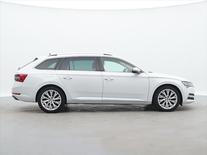 Škoda Superb 2,0 - fotka 8 z 34