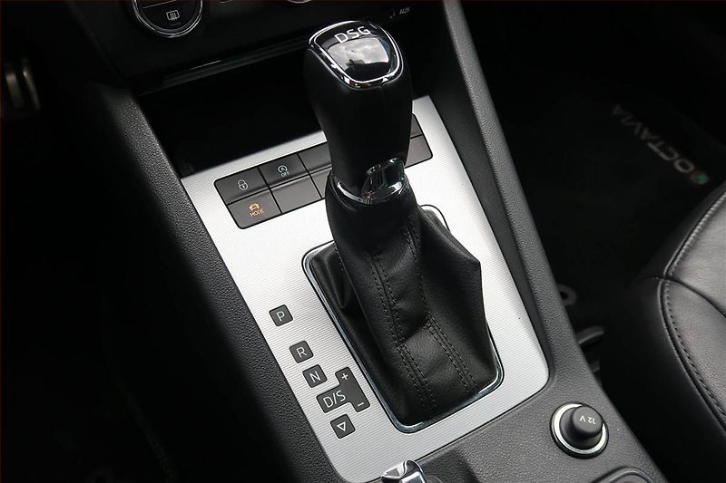 Škoda Octavia (2013) Elegance 1.8 TSI, Automat - fotka 13 z 19