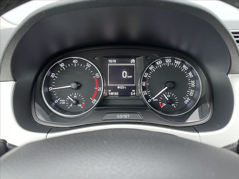 Škoda Fabia 1,2 TSI 66KW STYLE,KESSY,ČR. - fotka 11 z 23