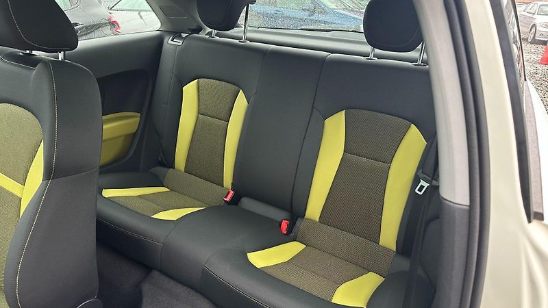 Audi A1 (2011) 1.4TFSi 90kW*Pano*Alu*PDC* - fotka 18 z 24
