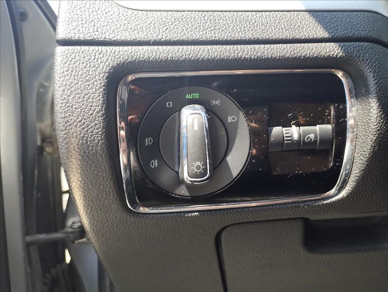 Škoda Superb 2,0 TDi 125 KW DSG - fotka 11 z 16