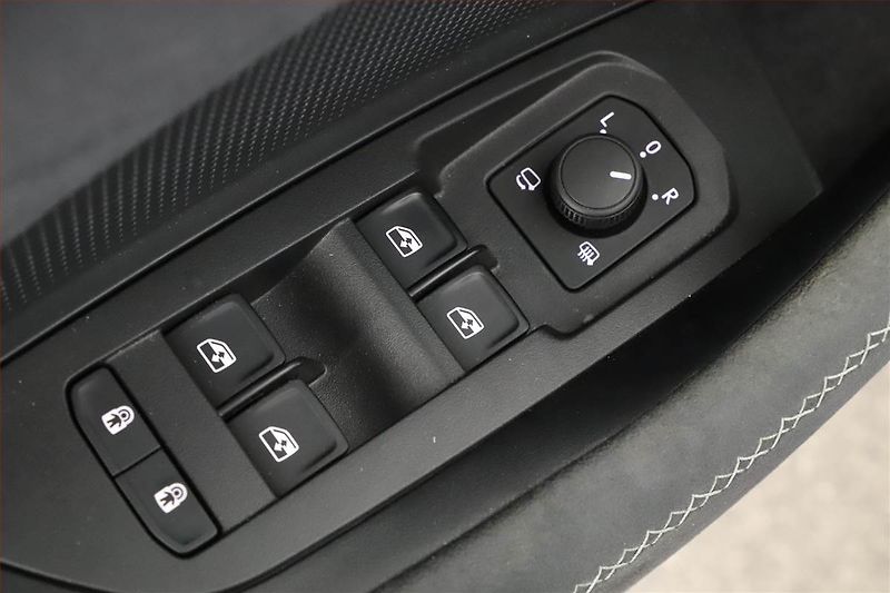 Škoda Kodiaq (2024) 2.0 TDI, SPORTLINE, KEYLESS - fotka 9 z 22
