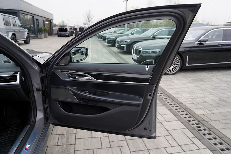 BMW Řada 7 730d xDrive/Mpaket/9AT/Lasery - fotka 21 z 47