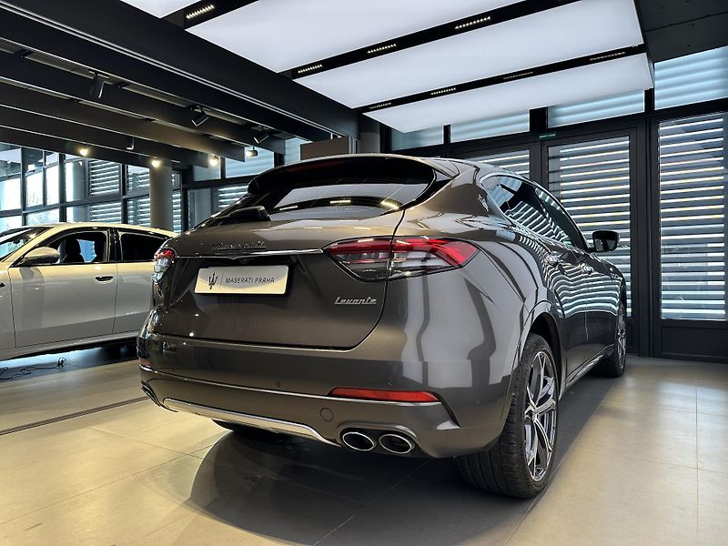 Maserati Levante (2021) GT 330HP Zegna Interior - fotka 8 z 18