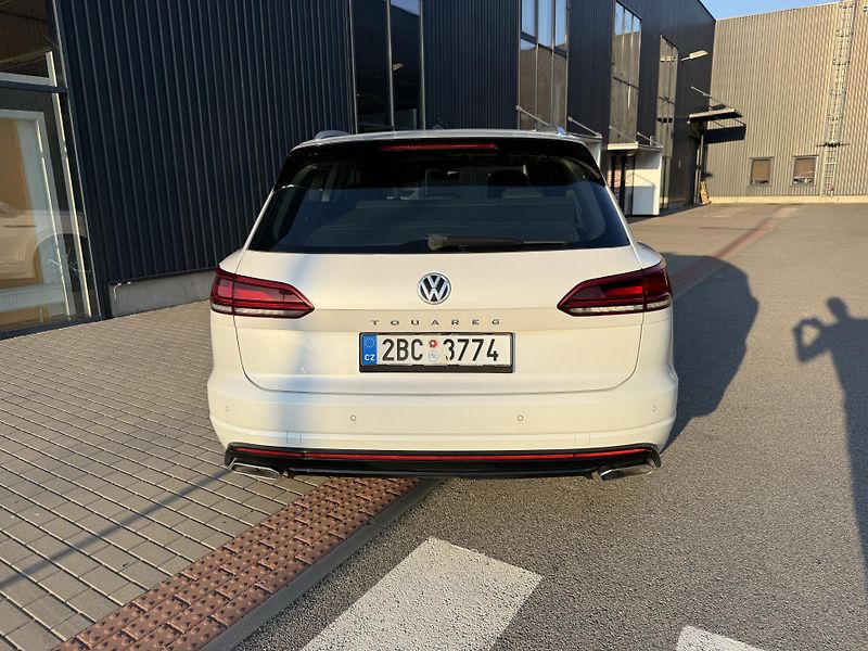 Volkswagen Touareg (2018) R-LINE V6 3,0 TDI 210 kW - fotka 3 z 13