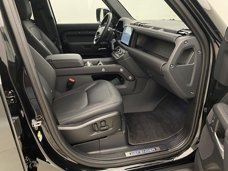 Land Rover Defender 110 D300 X-DYNAMIC SE AWD CZ - fotka 23 z 52