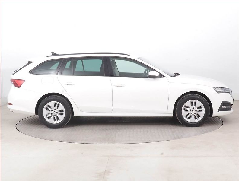 Škoda Octavia (2022) Ambition 2.0 TDI, ČR,1.maj - fotka 6 z 15