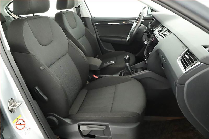 Škoda Octavia (2019) Style 1.6 TDI, ČR,1.maj - fotka 12 z 14
