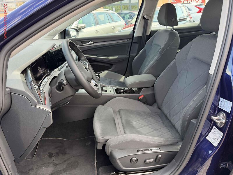 Volkswagen Golf (2022) 2.0 TDi, Style, LED - fotka 8 z 17