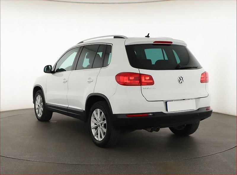 Volkswagen Tiguan (2015) 2.0 TDI, 4X4, Serv.kniha - fotka 4 z 14