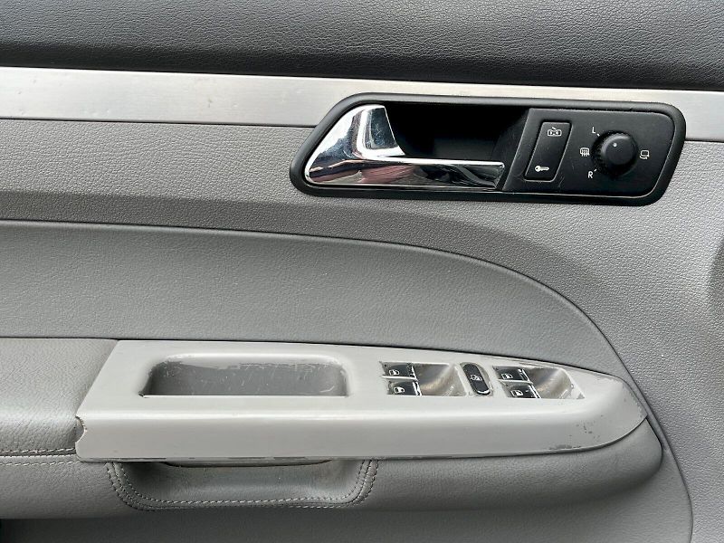 Volkswagen Touran (2004) 2.0 TDI 103 kW DSG Highline - fotka 15 z 23