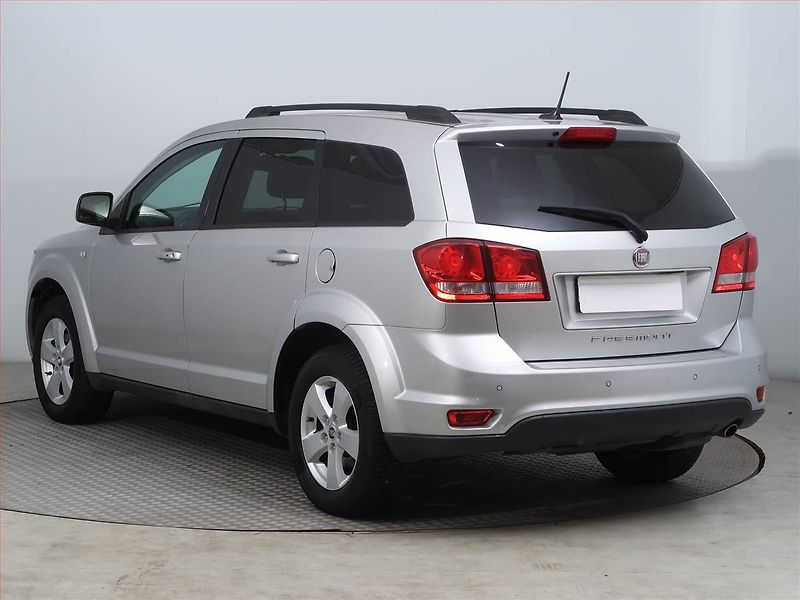 Fiat Freemont (2011) 2.0 MultiJet, 7 míst, Tempomat - fotka 4 z 18