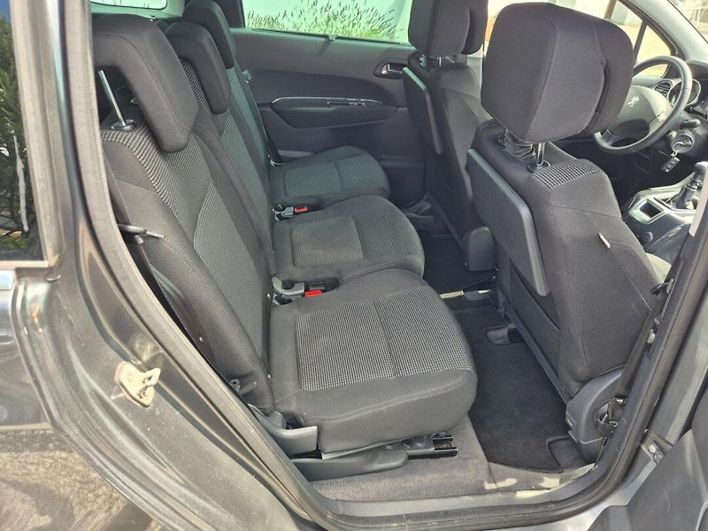Peugeot 5008 (2011) 1.6  HDI Serviska - fotka 13 z 33