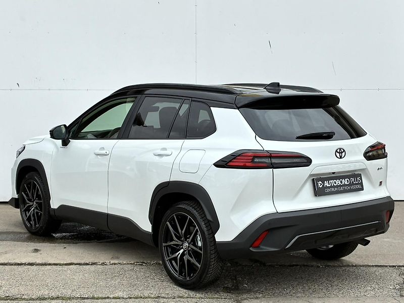 Toyota Corolla Cross 2.0 HSD e-CVT GR-Sport - fotka 7 z 22