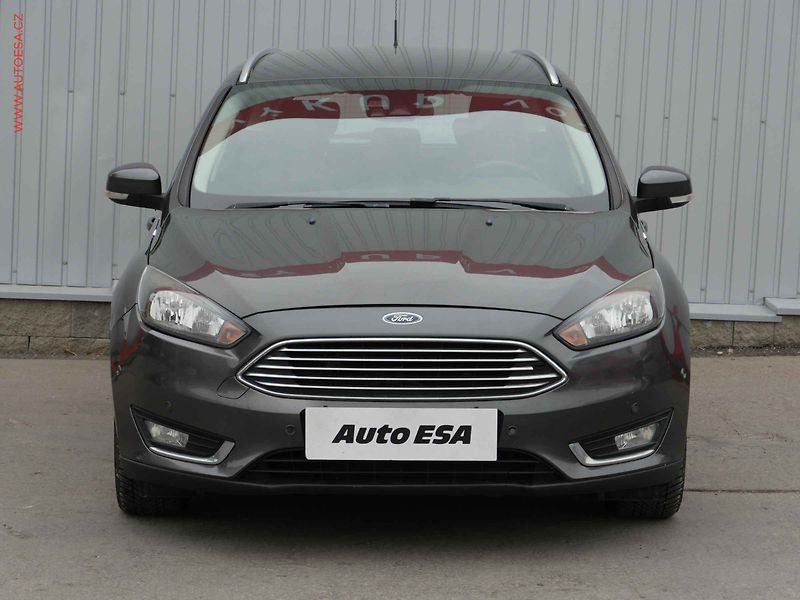 Ford Focus (2014) 1.6 TDCi, ČR, AC, TZ, park - fotka 2 z 20