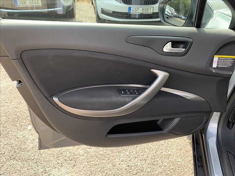 Citroën C5 2,0 i SERVISKA - fotka 15 z 19