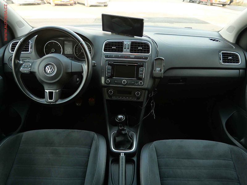 Volkswagen Polo (2012) 1.6 TDi, R-Line - fotka 8 z 21